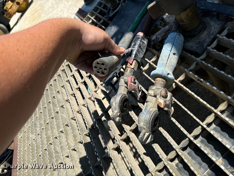 image for item EH4373 2003 Mack CH613 semi truck