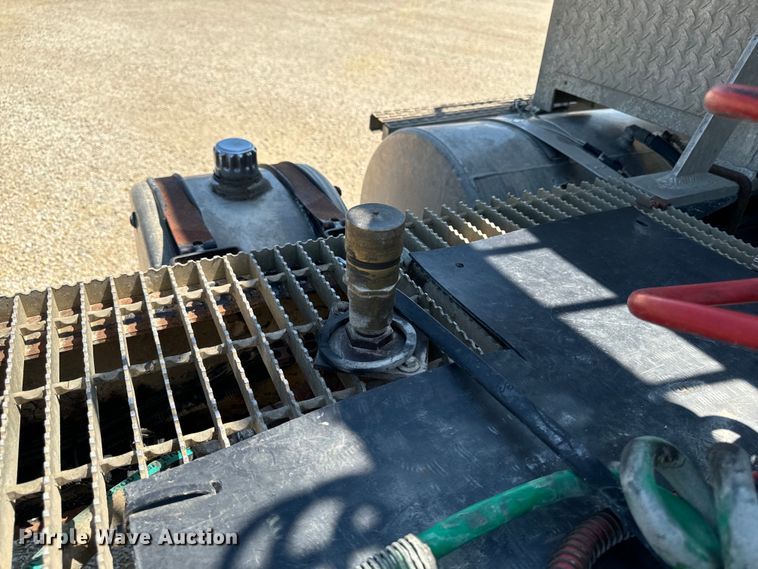 image for item EH4373 2003 Mack CH613 semi truck