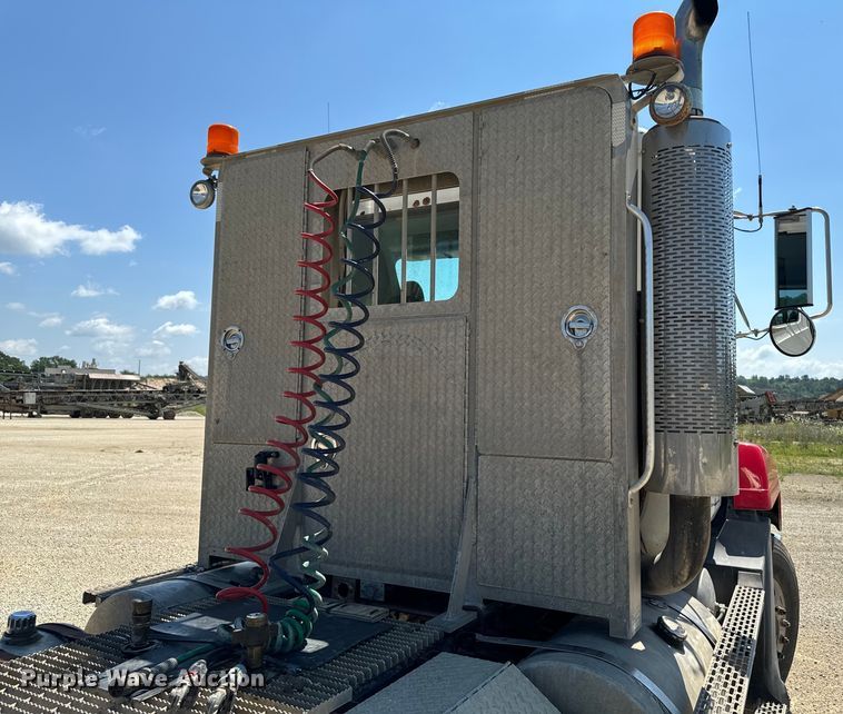 image for item EH4373 2003 Mack CH613 semi truck