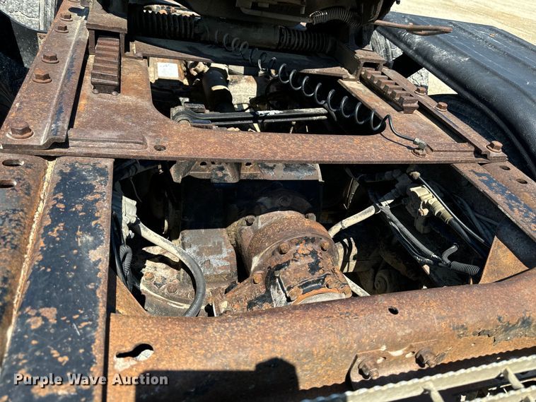 image for item EH4373 2003 Mack CH613 semi truck