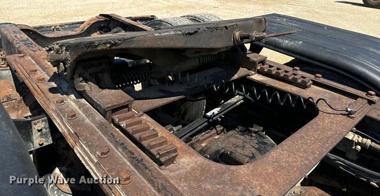 image for item EH4373 2003 Mack CH613 semi truck