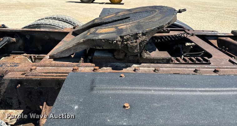 image for item EH4373 2003 Mack CH613 semi truck