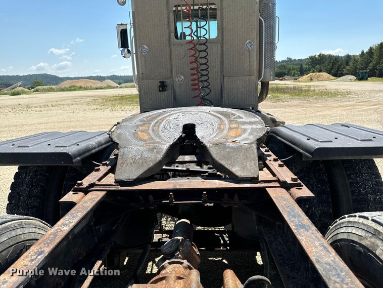 image for item EH4373 2003 Mack CH613 semi truck