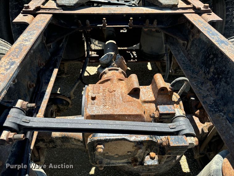 image for item EH4373 2003 Mack CH613 semi truck