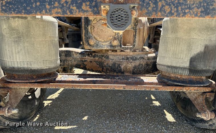 image for item EH4373 2003 Mack CH613 semi truck