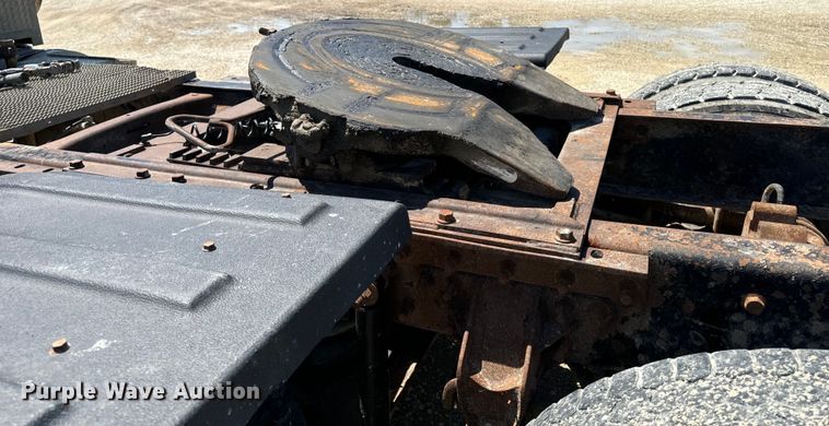 image for item EH4373 2003 Mack CH613 semi truck