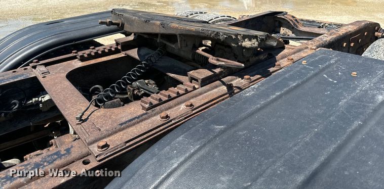 image for item EH4373 2003 Mack CH613 semi truck