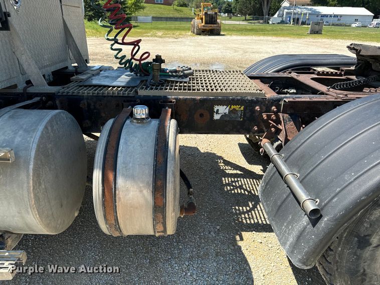 image for item EH4373 2003 Mack CH613 semi truck