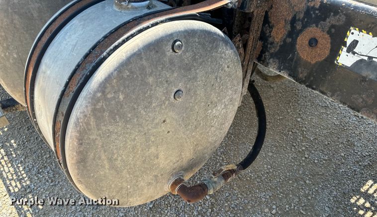 image for item EH4373 2003 Mack CH613 semi truck