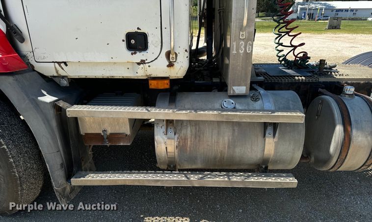 image for item EH4373 2003 Mack CH613 semi truck