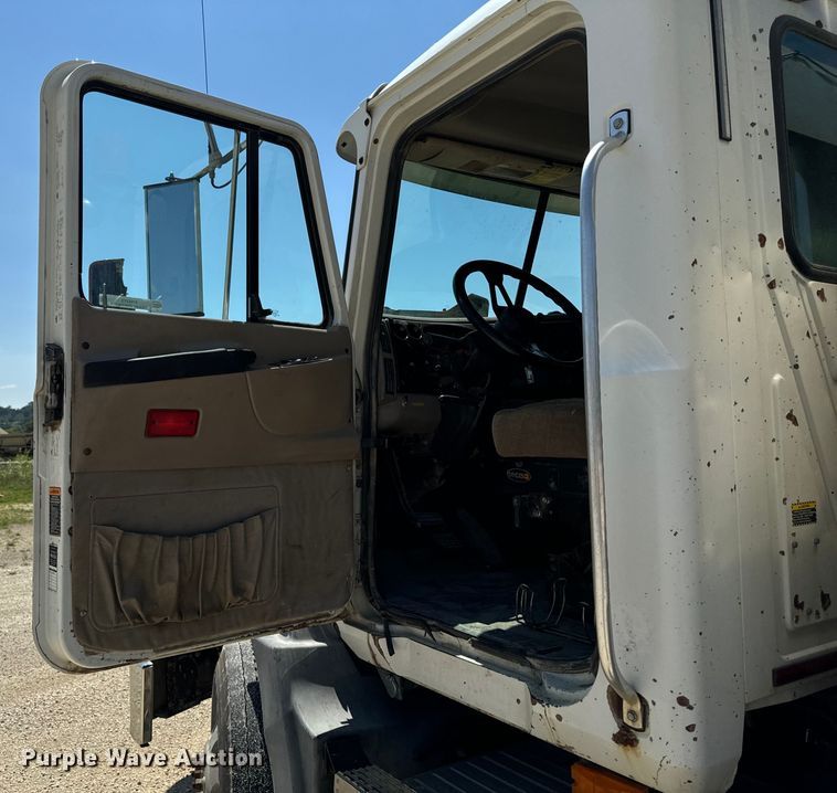 image for item EH4373 2003 Mack CH613 semi truck