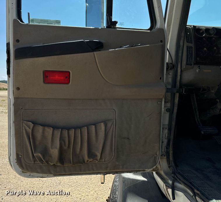 image for item EH4373 2003 Mack CH613 semi truck