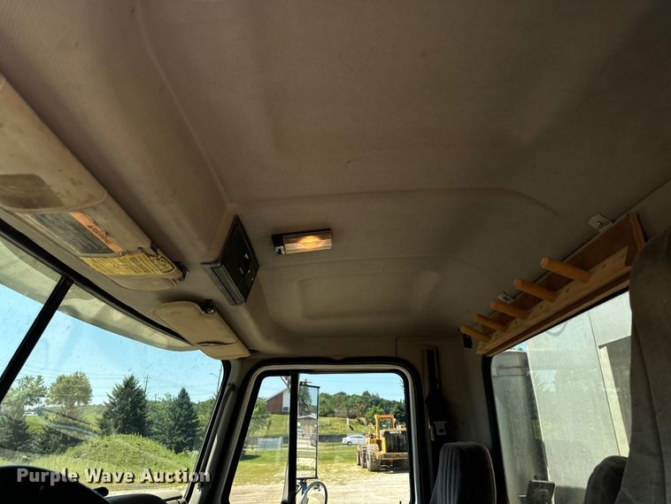 image for item EH4373 2003 Mack CH613 semi truck