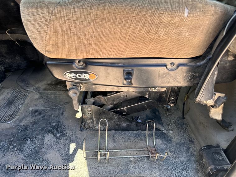 image for item EH4373 2003 Mack CH613 semi truck