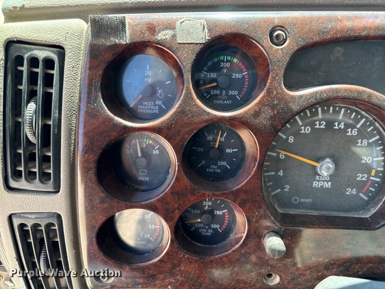 image for item EH4373 2003 Mack CH613 semi truck