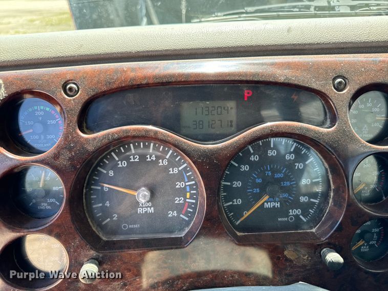 image for item EH4373 2003 Mack CH613 semi truck