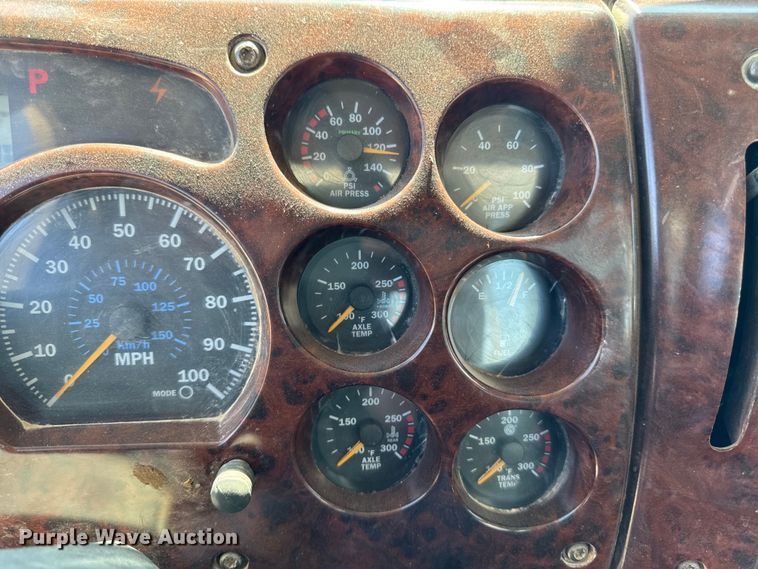 image for item EH4373 2003 Mack CH613 semi truck