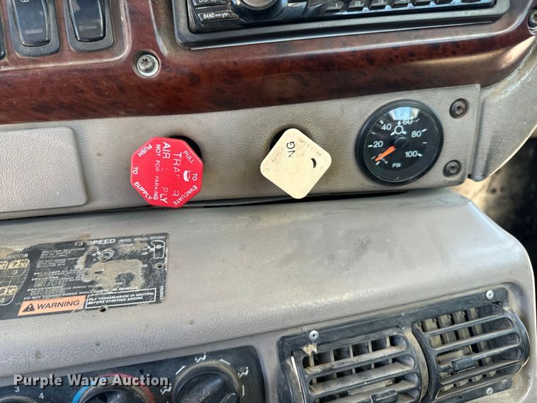 image for item EH4373 2003 Mack CH613 semi truck