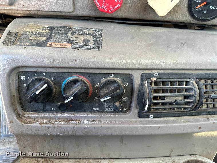 image for item EH4373 2003 Mack CH613 semi truck