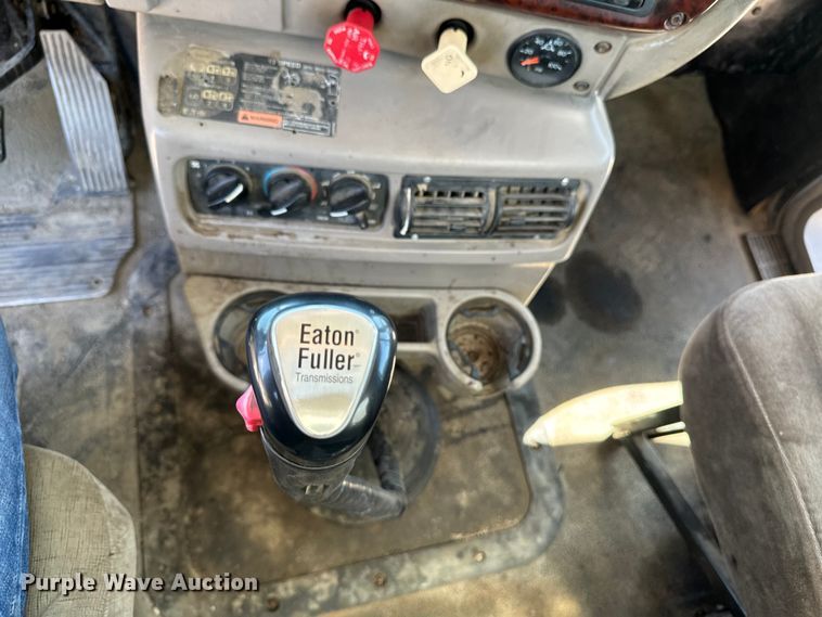 image for item EH4373 2003 Mack CH613 semi truck