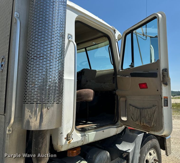 image for item EH4373 2003 Mack CH613 semi truck