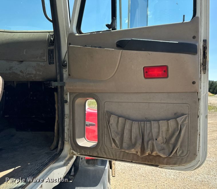 image for item EH4373 2003 Mack CH613 semi truck