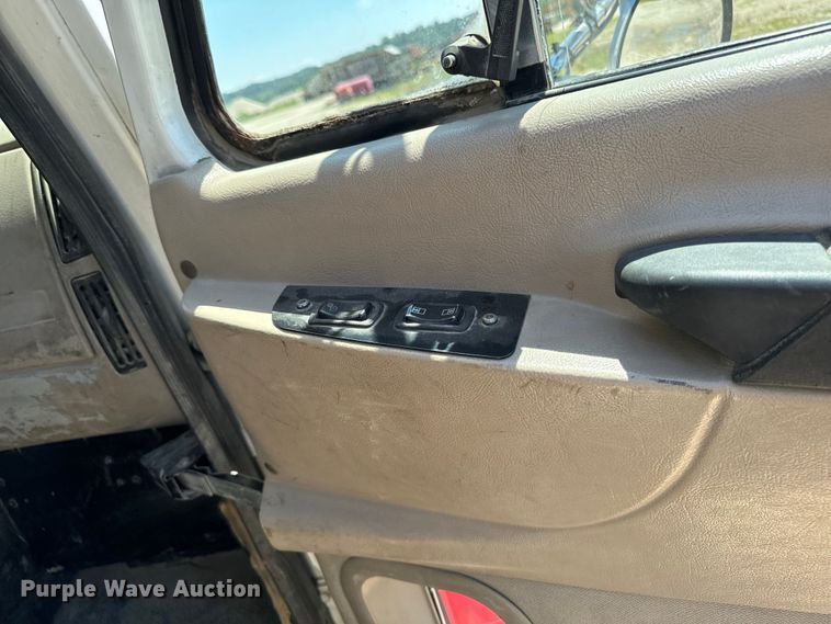 image for item EH4373 2003 Mack CH613 semi truck