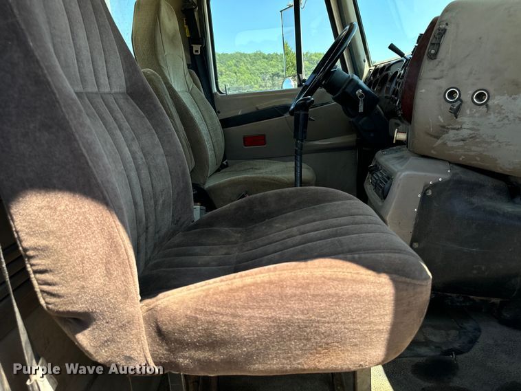 image for item EH4373 2003 Mack CH613 semi truck