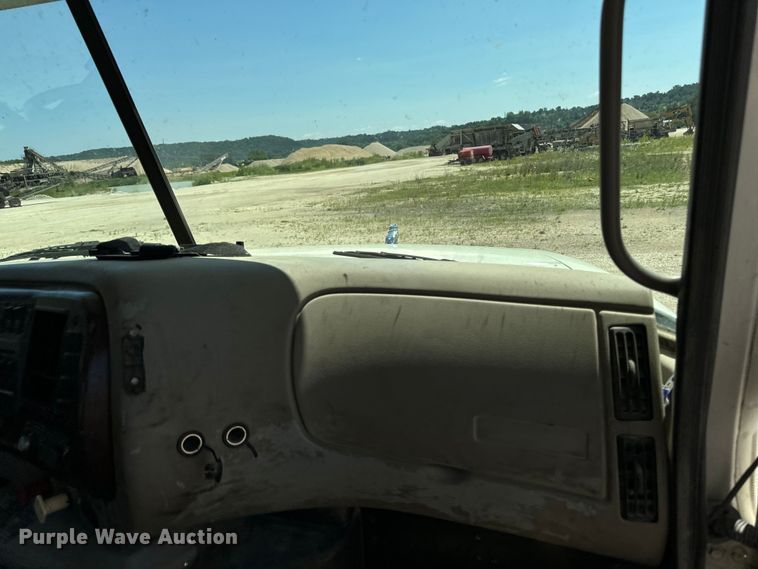 image for item EH4373 2003 Mack CH613 semi truck