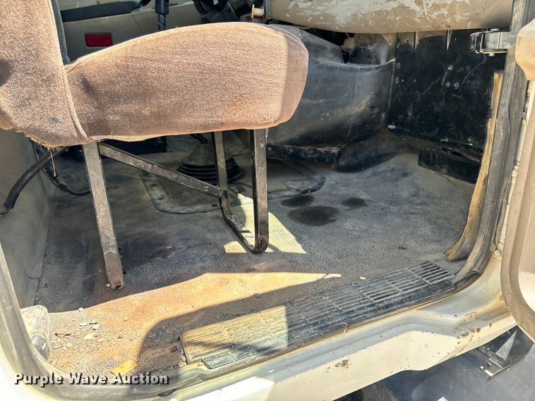 image for item EH4373 2003 Mack CH613 semi truck