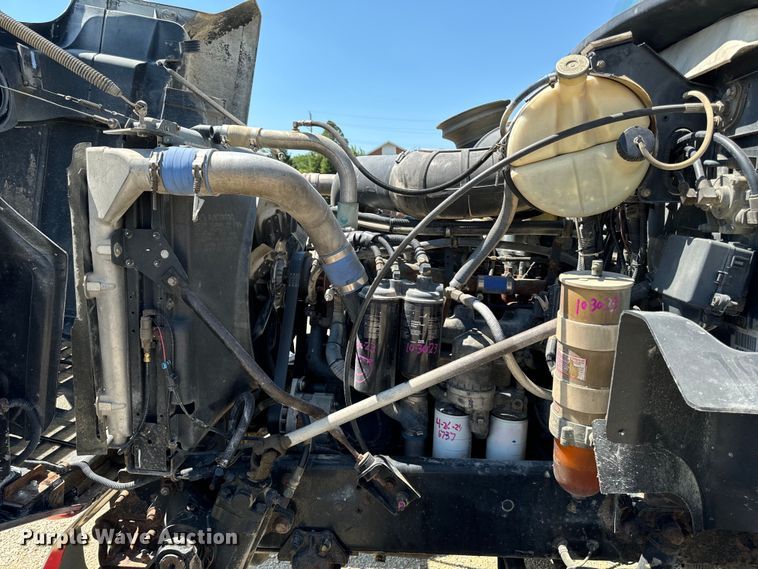 image for item EH4373 2003 Mack CH613 semi truck