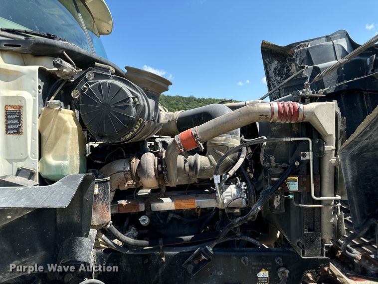 image for item EH4373 2003 Mack CH613 semi truck