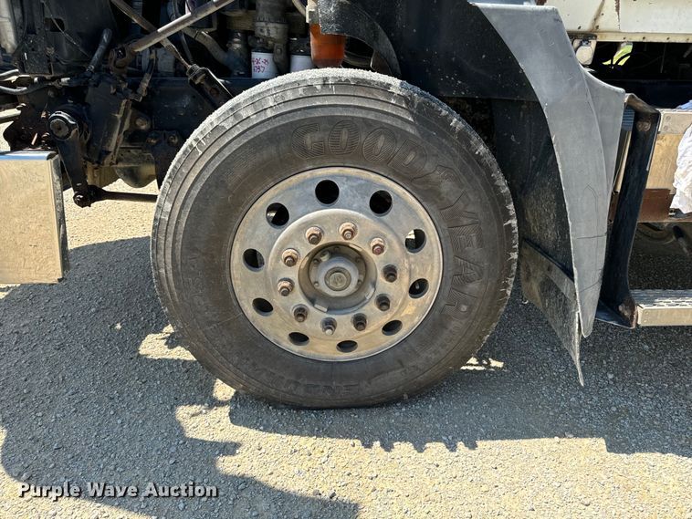 image for item EH4373 2003 Mack CH613 semi truck