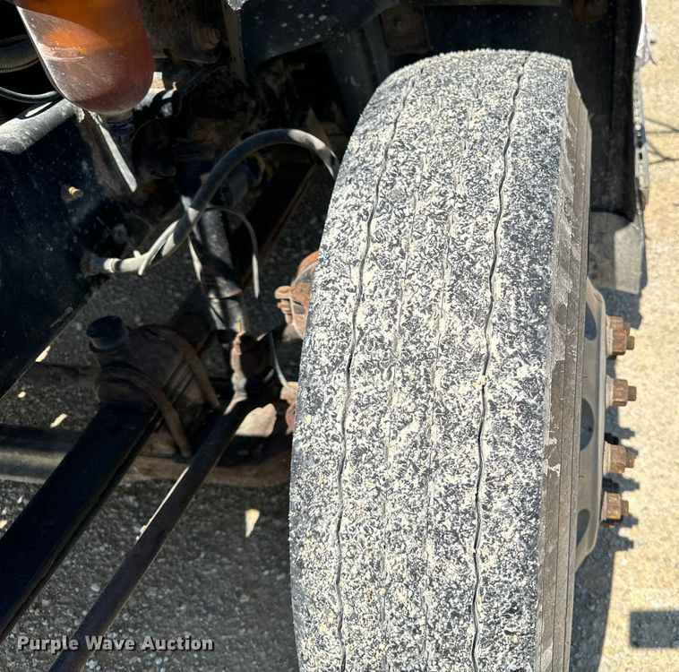 image for item EH4373 2003 Mack CH613 semi truck