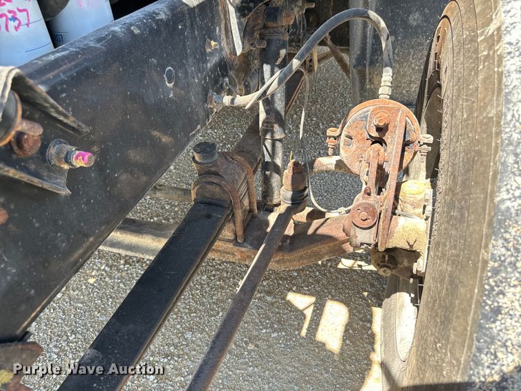 image for item EH4373 2003 Mack CH613 semi truck