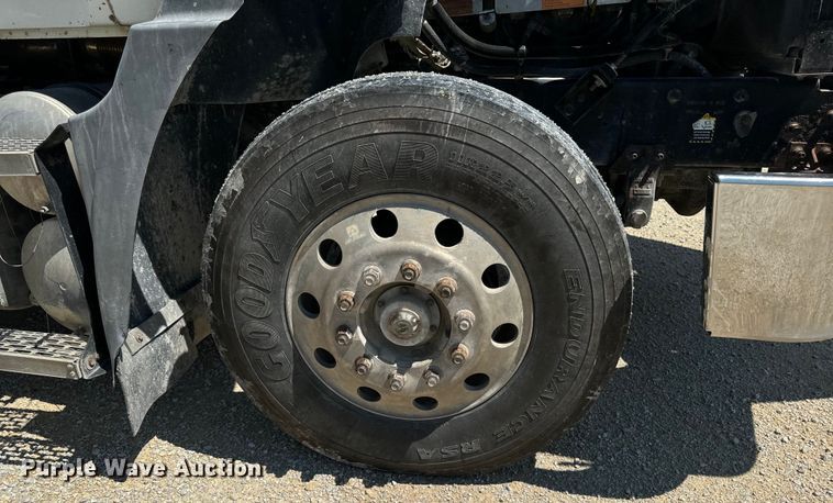 image for item EH4373 2003 Mack CH613 semi truck