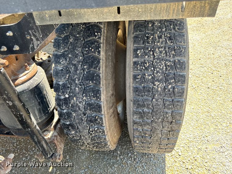 image for item EH4373 2003 Mack CH613 semi truck