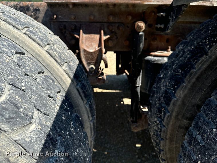 image for item EH4373 2003 Mack CH613 semi truck