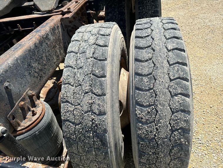 image for item EH4373 2003 Mack CH613 semi truck