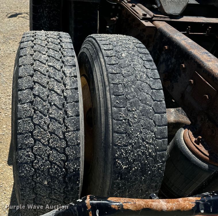 image for item EH4373 2003 Mack CH613 semi truck