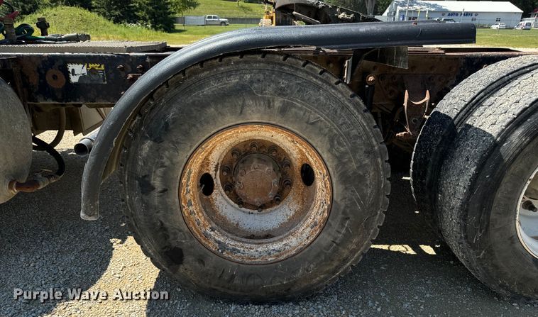 image for item EH4373 2003 Mack CH613 semi truck