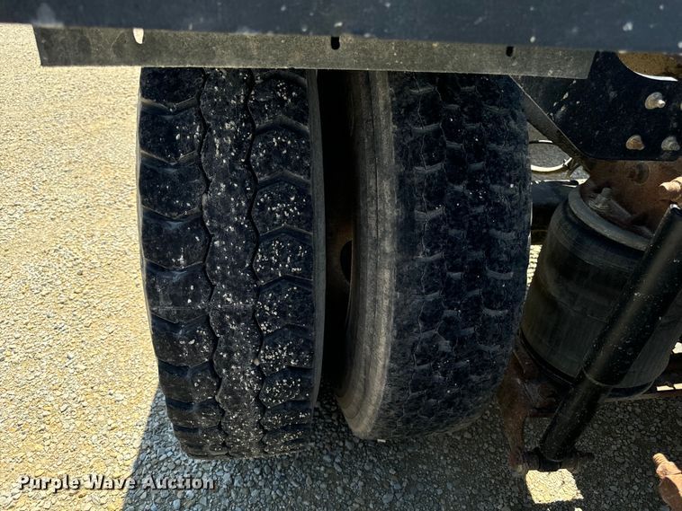 image for item EH4373 2003 Mack CH613 semi truck