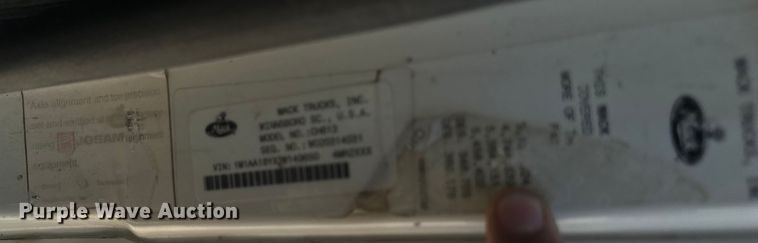 image for item EH4373 2003 Mack CH613 semi truck