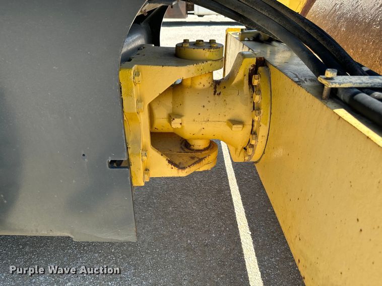 image for item EH4374 2004 Bomag BW177D-3 single drum vibratory roller