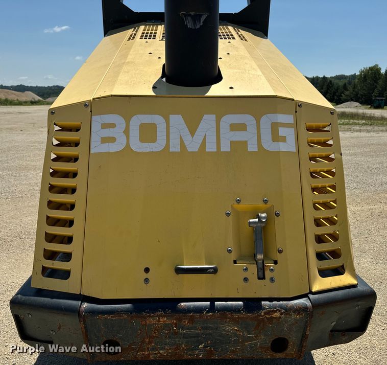 image for item EH4374 2004 Bomag BW177D-3 single drum vibratory roller