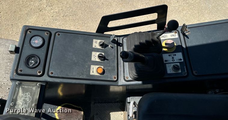 image for item EH4374 2004 Bomag BW177D-3 single drum vibratory roller