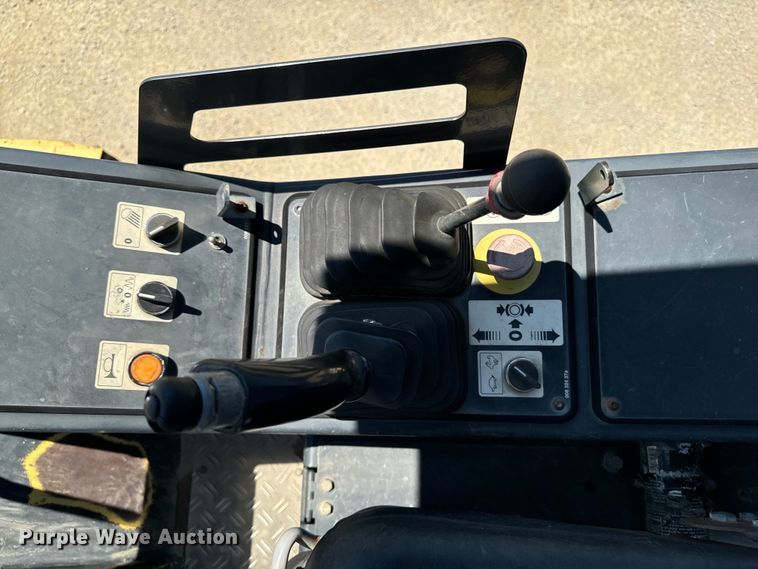 image for item EH4374 2004 Bomag BW177D-3 single drum vibratory roller