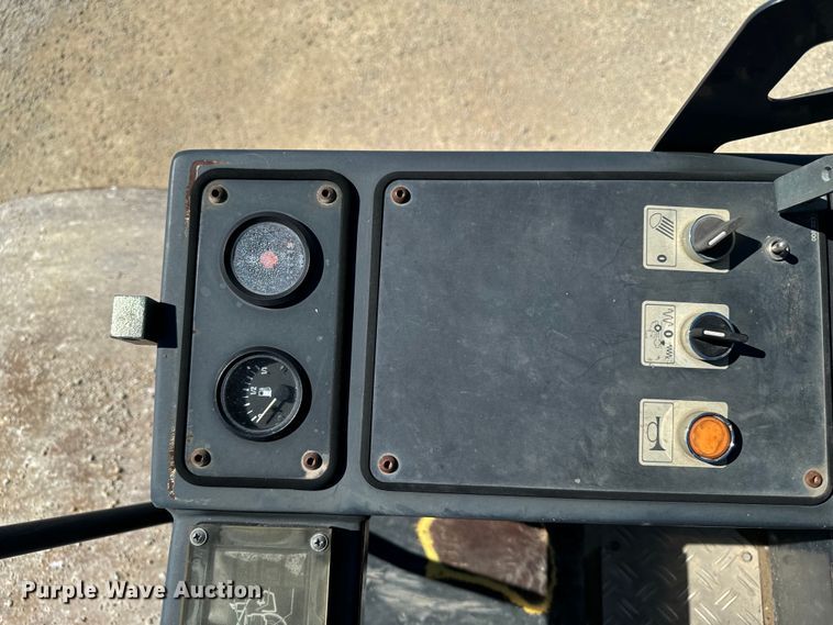 image for item EH4374 2004 Bomag BW177D-3 single drum vibratory roller