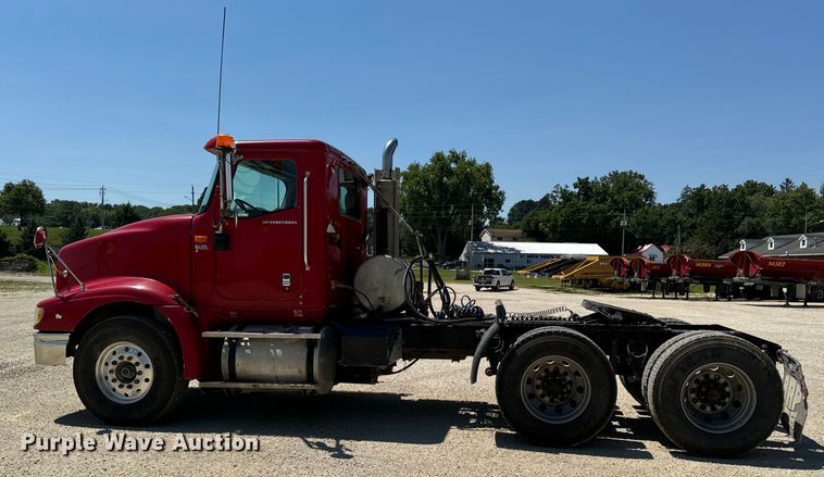 image for item EH4375 2002 International 9400i semi truck