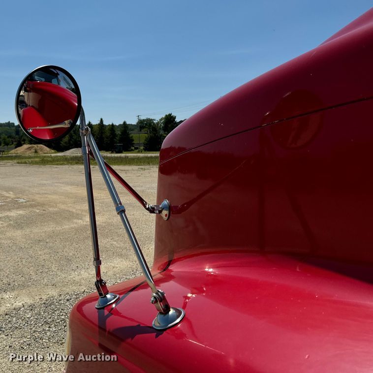 image for item EH4375 2002 International 9400i semi truck